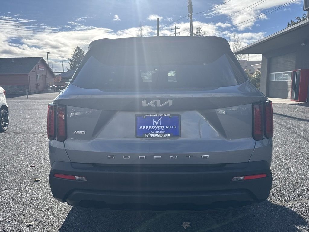 2022 Kia Sorento LX photo 3