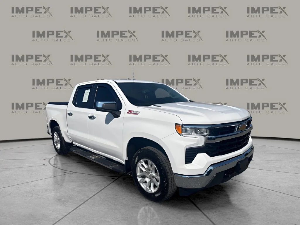 Used 2025 White Chevrolet LT image 7