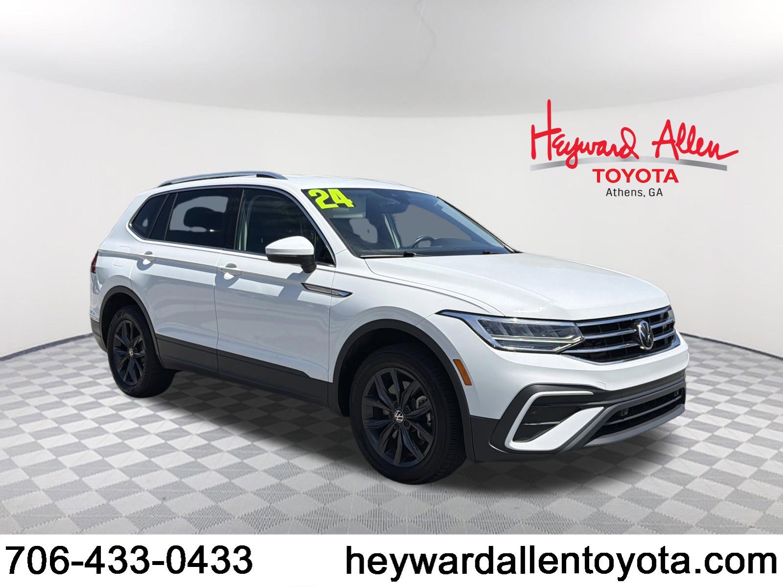 2024 Volkswagen Tiguan 2.0T SE's photo
