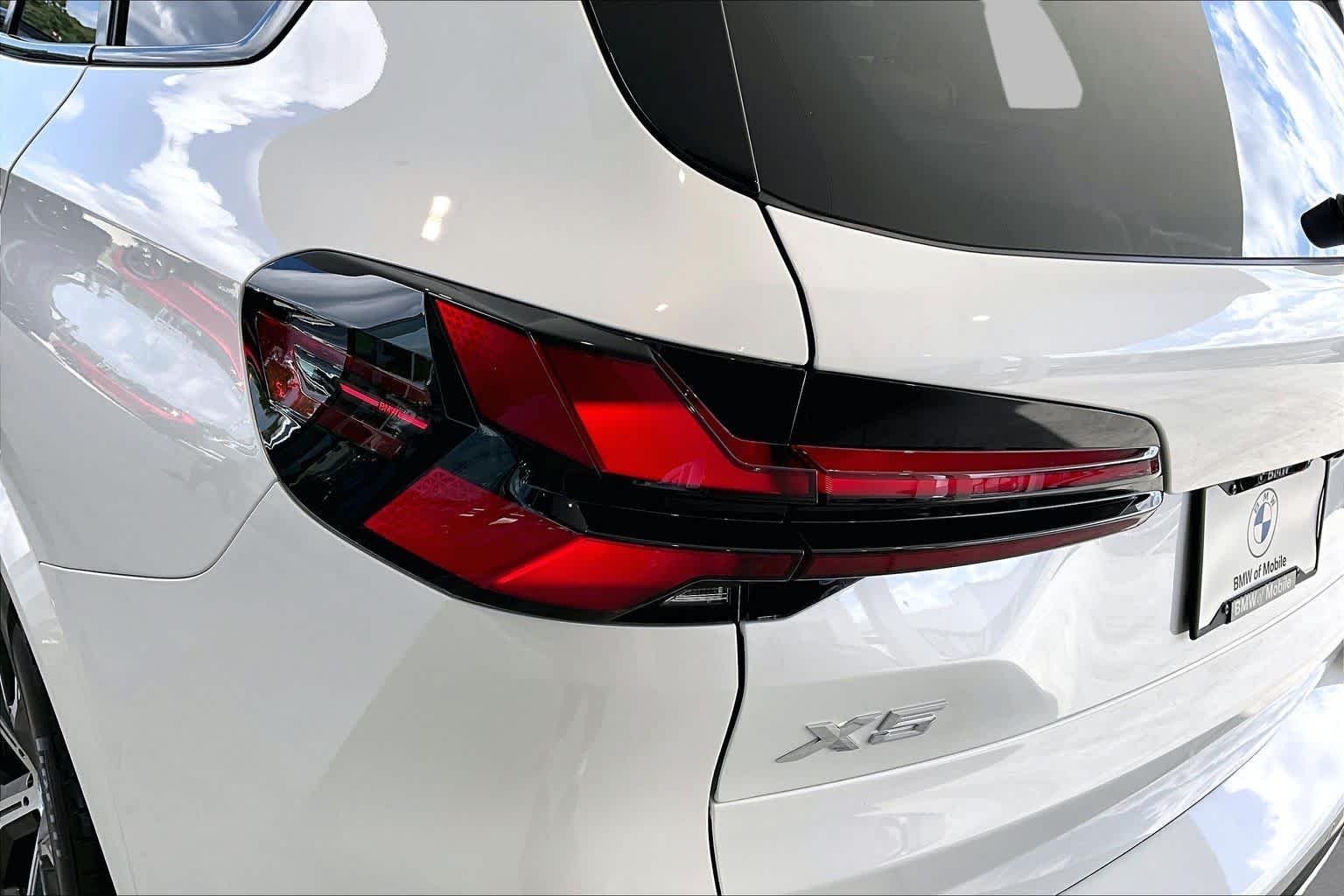 New 2026 Mineral White Metallic BMW sDrive40i image 15