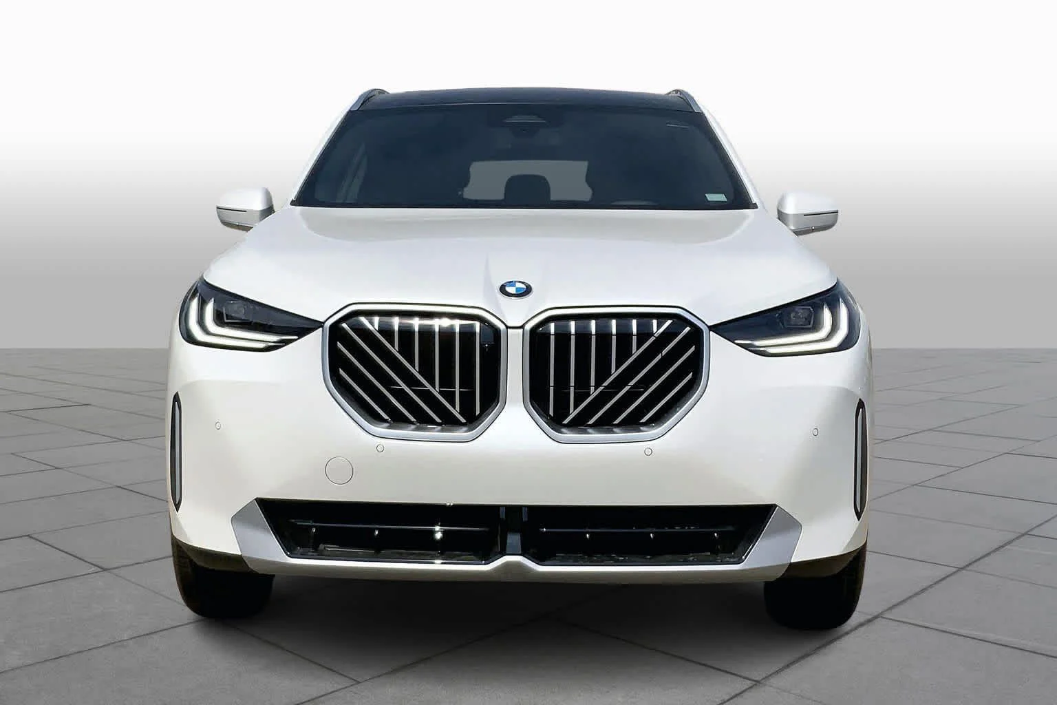 New 2026 Mineral White Metallic BMW 30 xDrive image 3