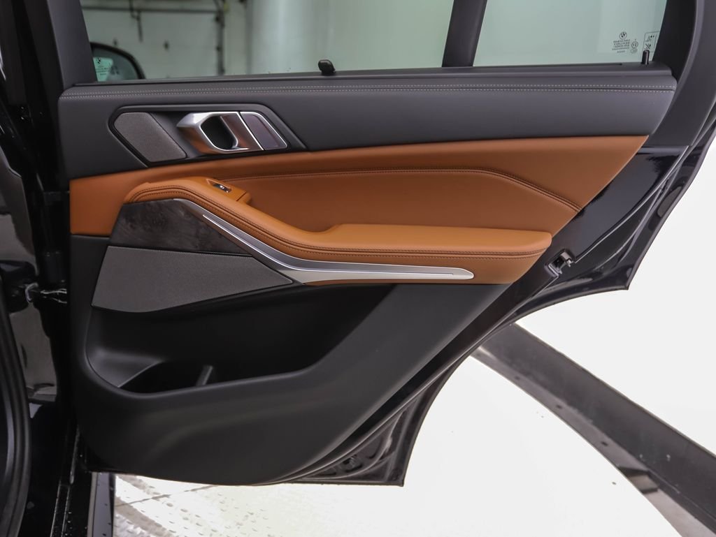 New 2026 Carbon Black Metallic BMW xDrive40i image 25