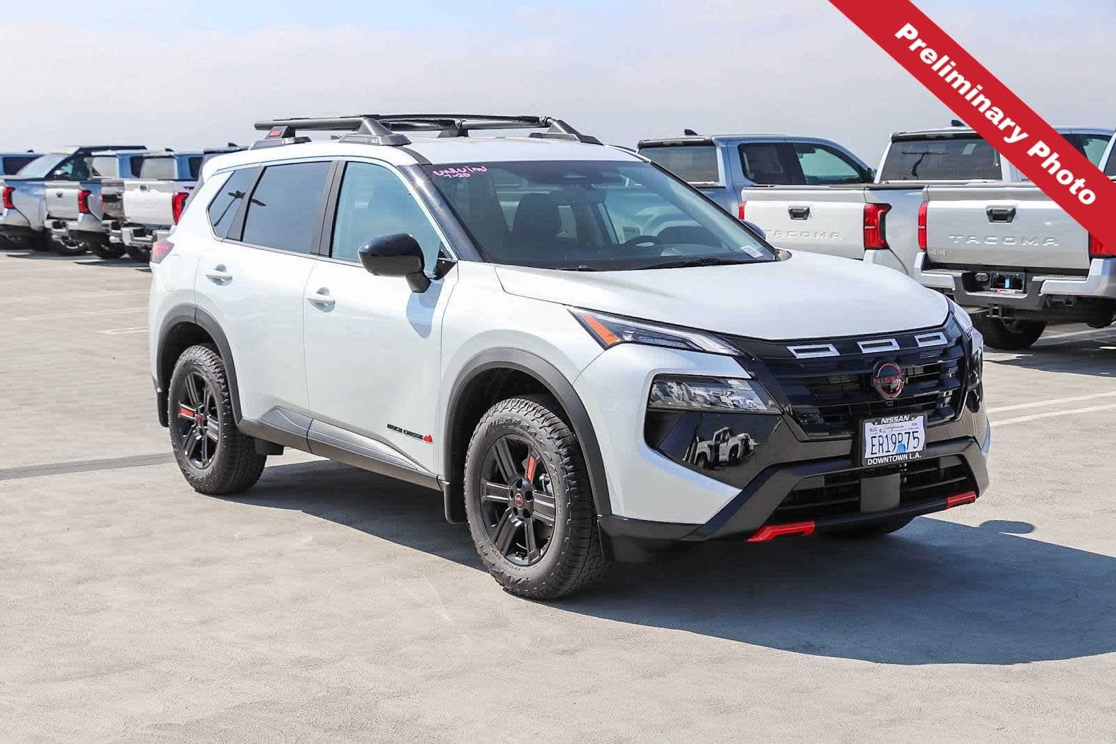 Used 2026 Everest White Pearl Tricoat Nissan Rock Creek image 3