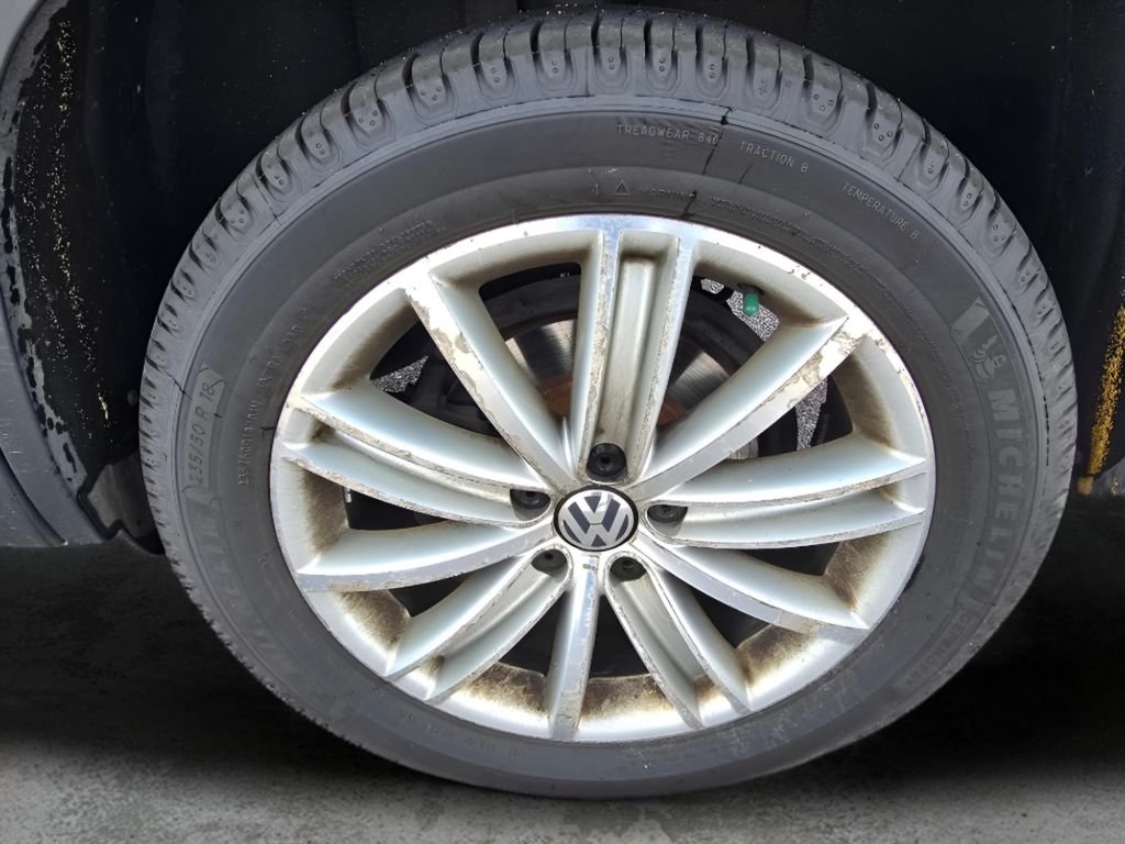Used 2013 Deep Black Metallic Volkswagen SE image 28
