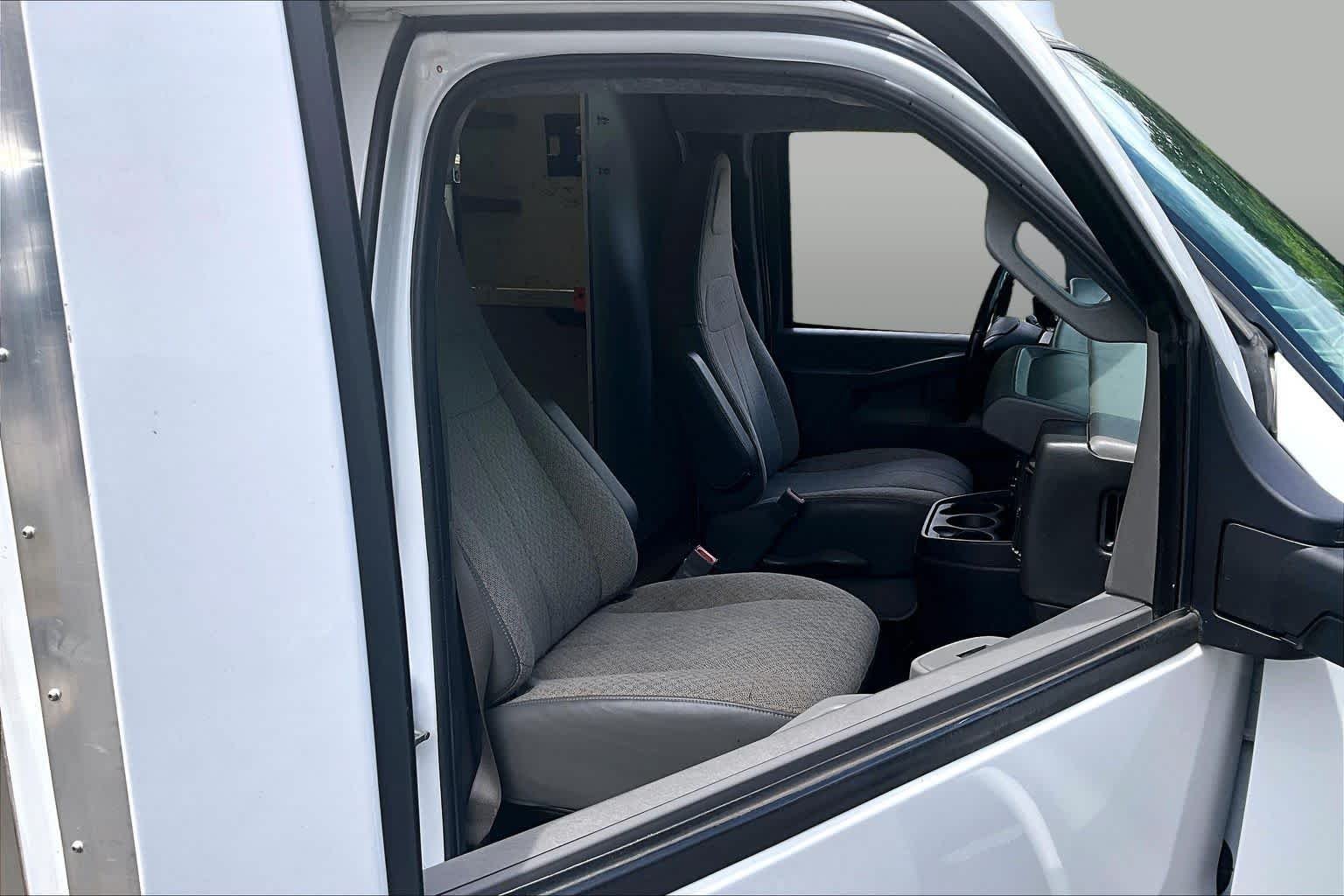 Used 2021 Summit White Chevrolet  image 9