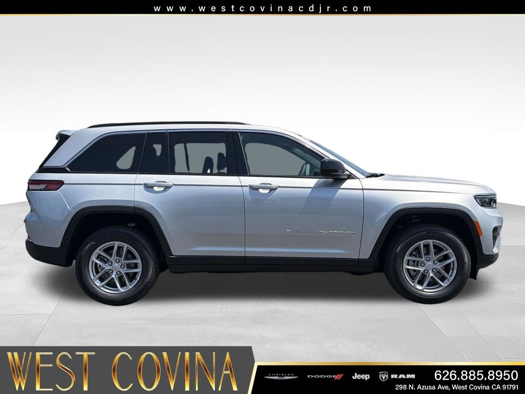 New 2026 Silver Zynith Exterior Paint Jeep Laredo X image 6