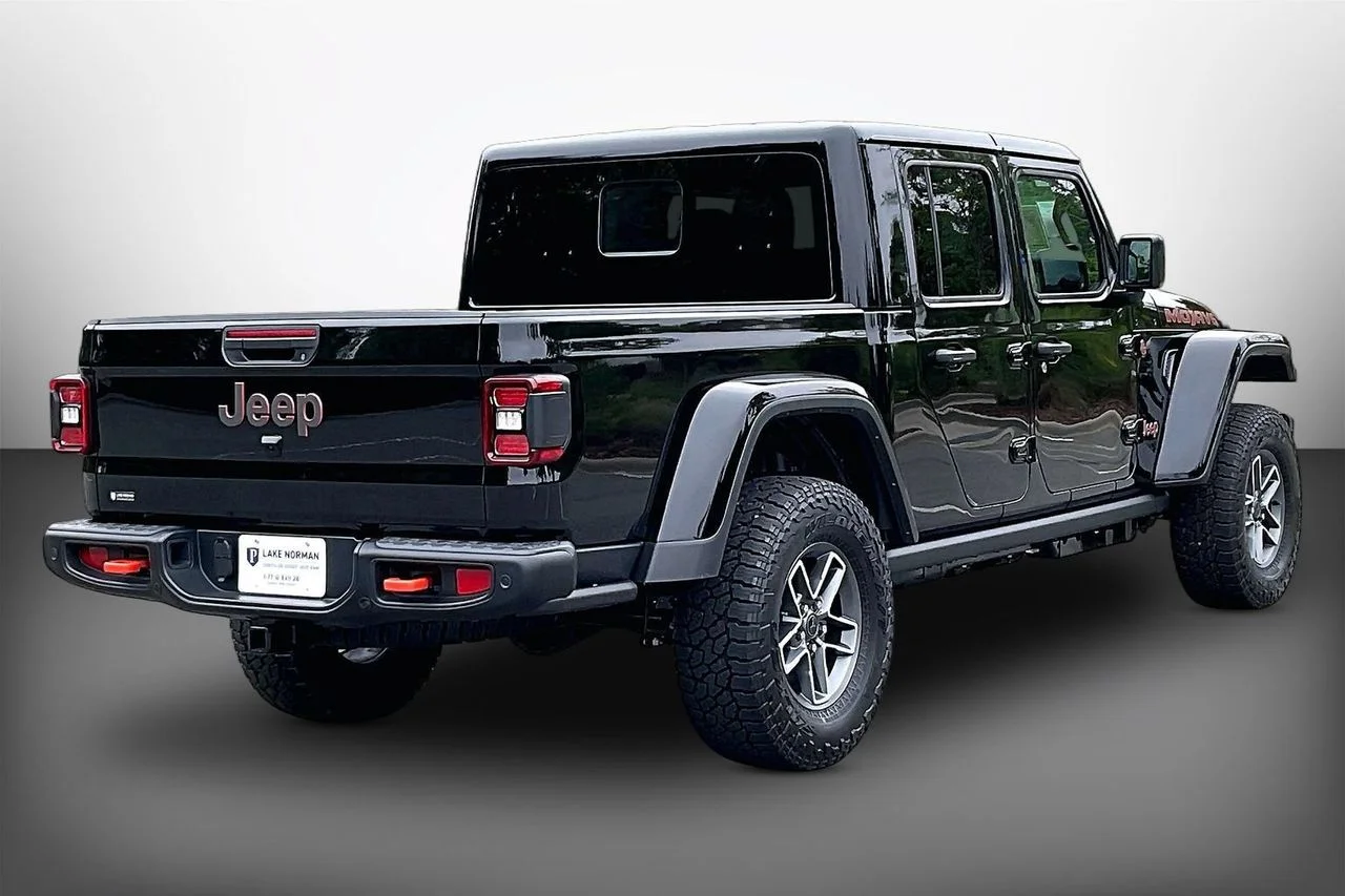 New 2026 Black Clear-Coat Exterior Paint Jeep Mojave X image 8