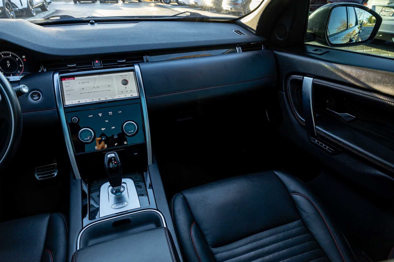 Used 2020 Portofino Blue Metallic Land Rover SE R-Dynamic image 11