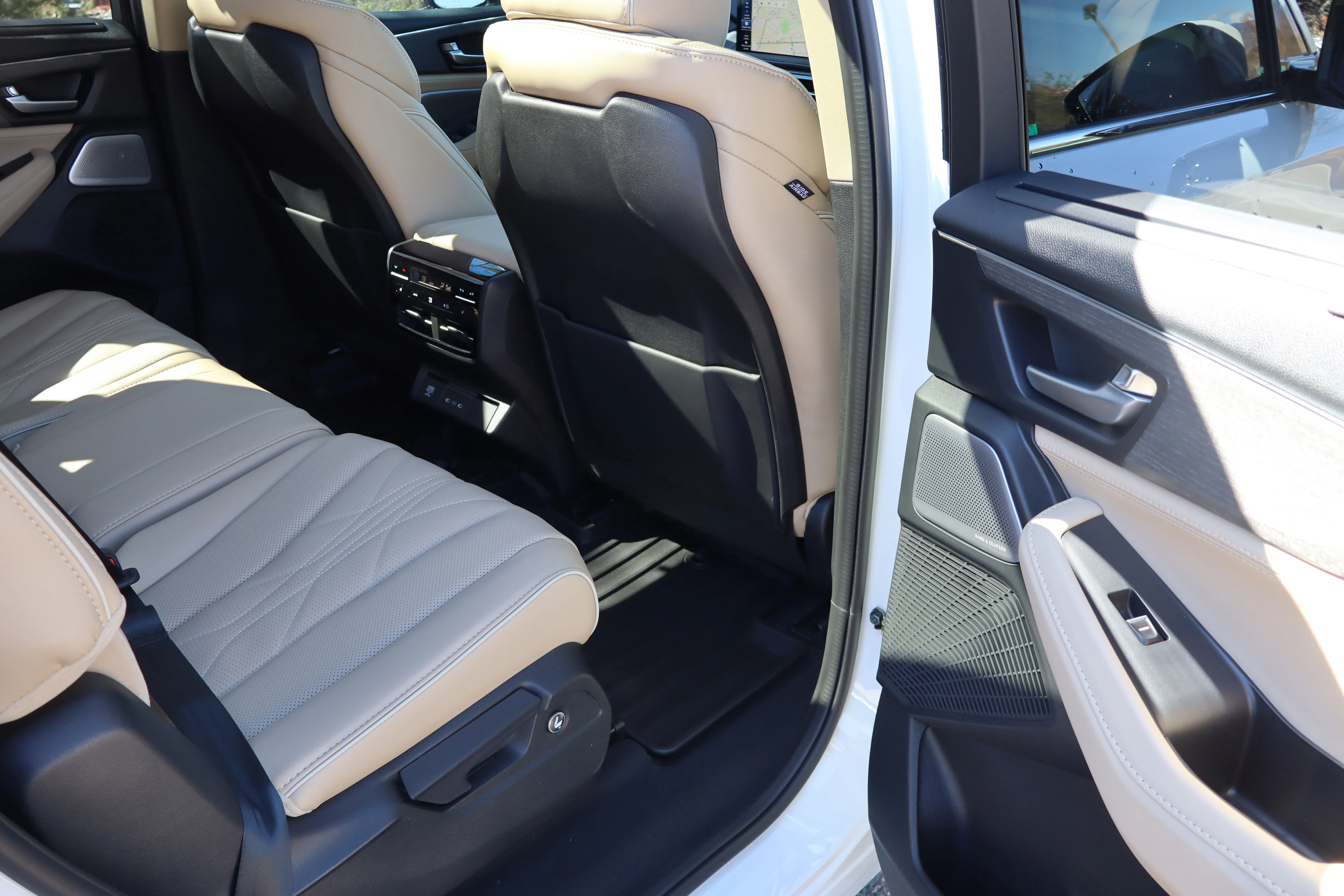 New 2026 Platinum White Pearl Acura w/Advance Package image 31
