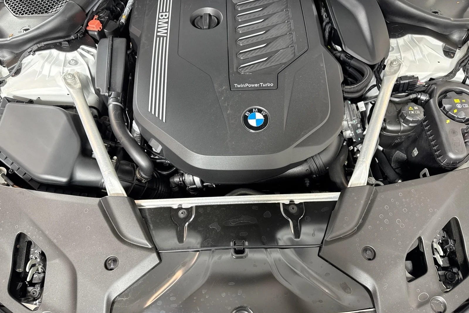 Used 2023 Alpine White BMW 540i image 29