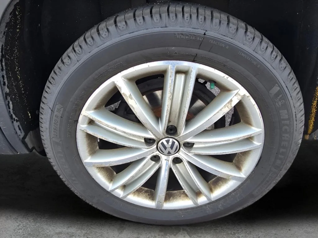 Used 2013 Deep Black Metallic Volkswagen SE image 28