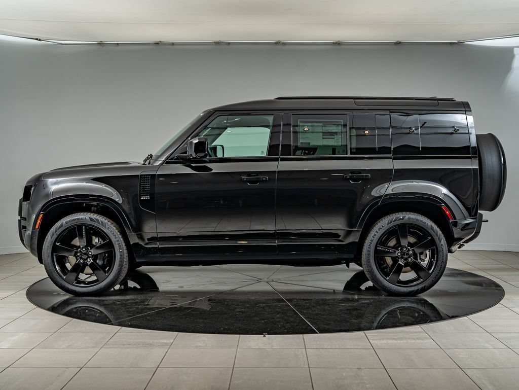 New 2026 Santorini Black Land Rover X-Dynamic SE image 8