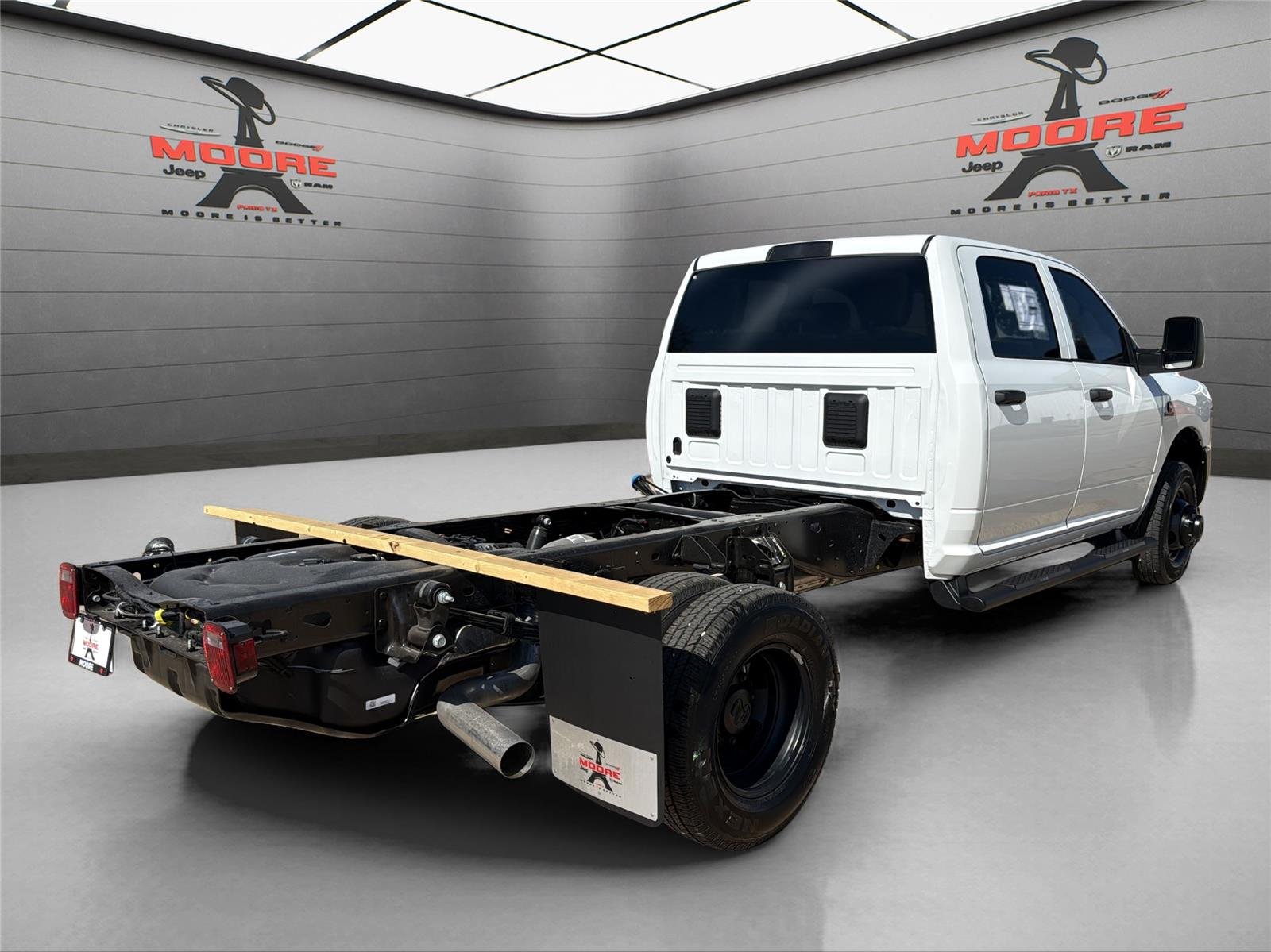 New 2026 Bright White Clear-Coat Exterior Paint RAM Tradesman image 8
