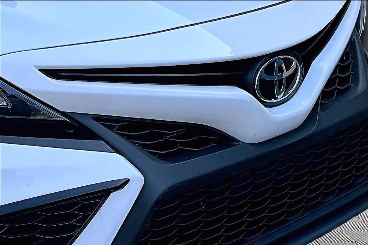 Used 2022 White Toyota SE image 30