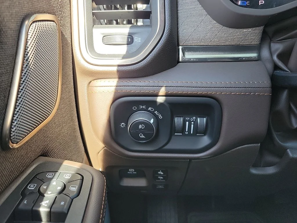 Used 2025 White Ram Limited image 16