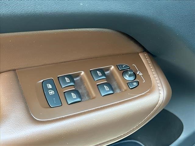 Used 2023  Volvo Plus Bright Theme image 15