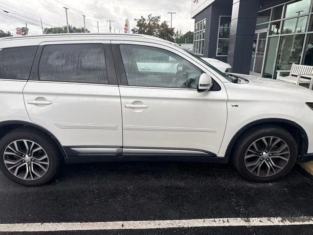 Used 2017  Mitsubishi GT image 10