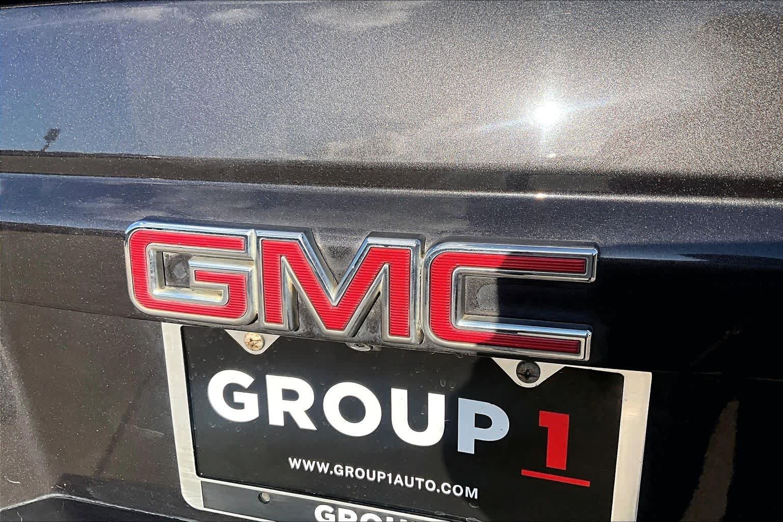 Used 2015 Iridium Metallic GMC SLT image 30