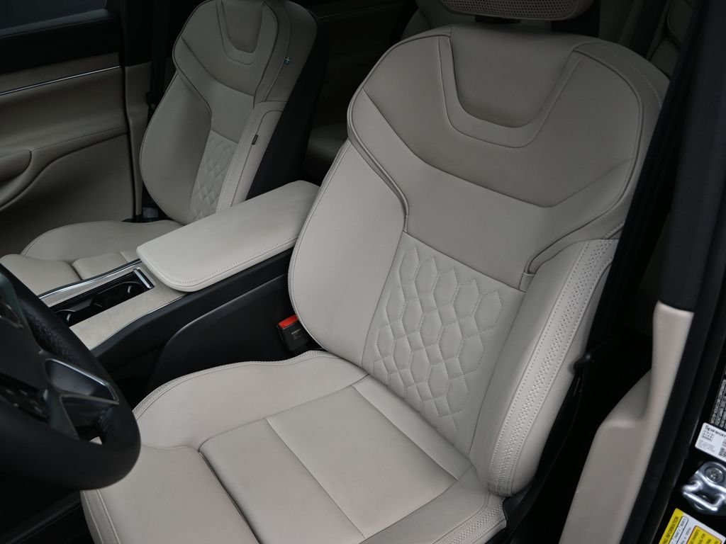 2025 Volvo EX90 Ultra - Photo 15