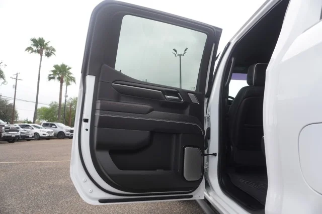 Used 2024 WHITE GMC AT4X image 21
