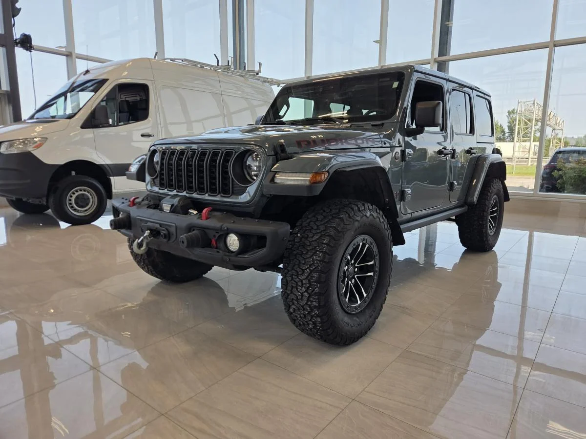 Used 2024 Silver Jeep Rubicon X 4 portes 4x4 TOIT DUR CUIR SIEGES ET VOLANTS CHAUFFANTS CAMÉRA AIR BLUETOOTH image 2