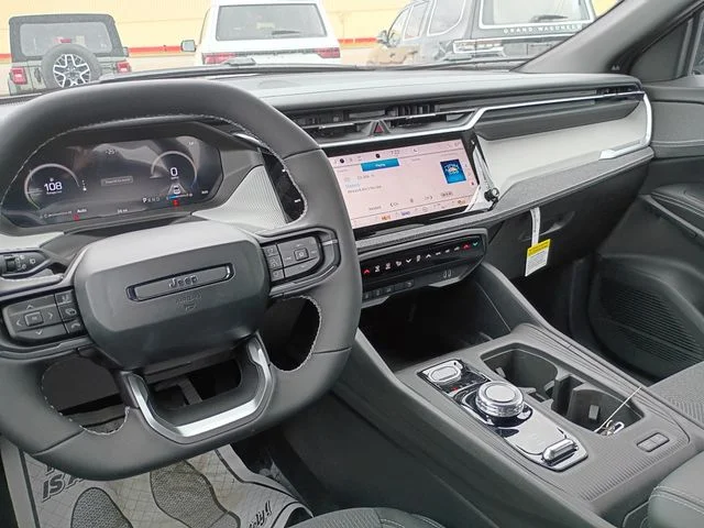 New 2026 Bright White Clear-Coat Exterior Paint Jeep Laredo image 10