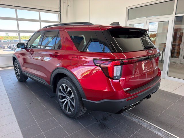 New 2027 Ruby Red Metallic Tinted Clearcoat Ford ST-Line image 3