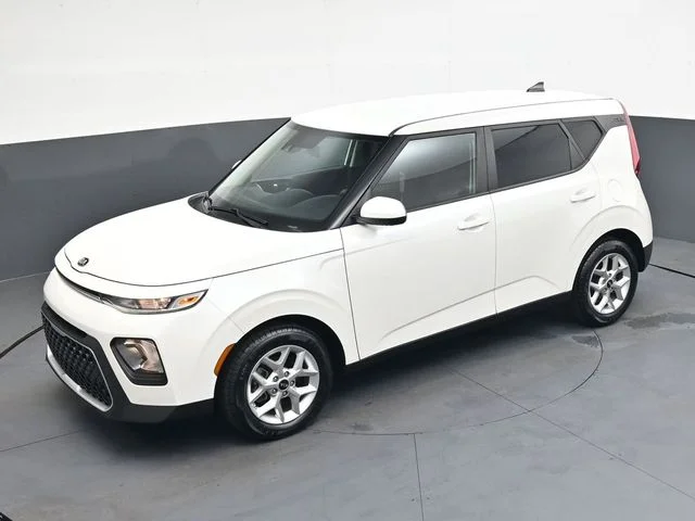 Used 2020 White Kia S image 31