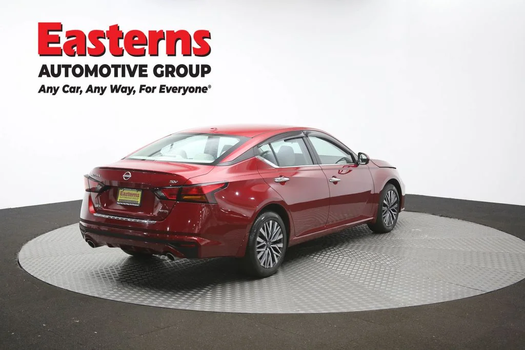 Used 2023 Red Nissan 2.5 SV image 39