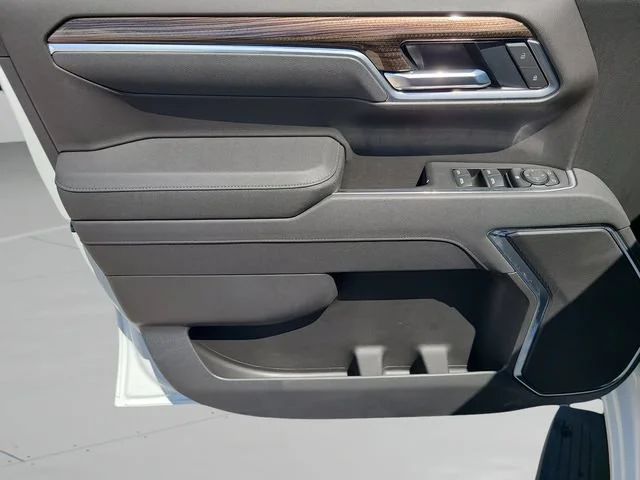 New 2026 Summit White Chevrolet RST image 16