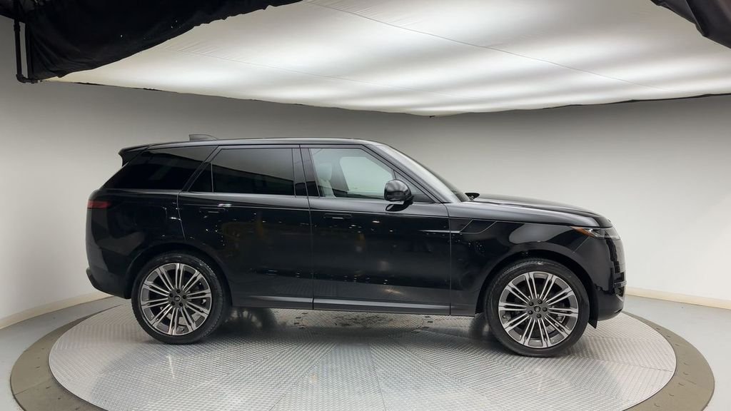 Used 2023 Santorini Black Metallic Land Rover SE image 9