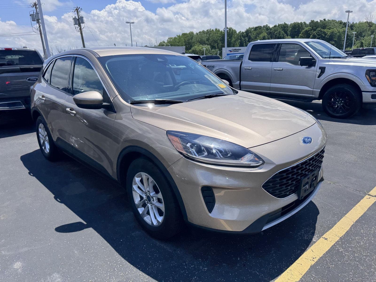 Used 2021 Desert Gold Ford SE image 3