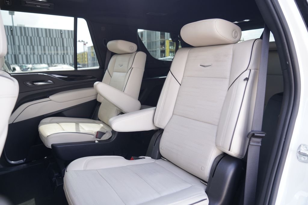 Used 2021 White Cadillac Sport image 31