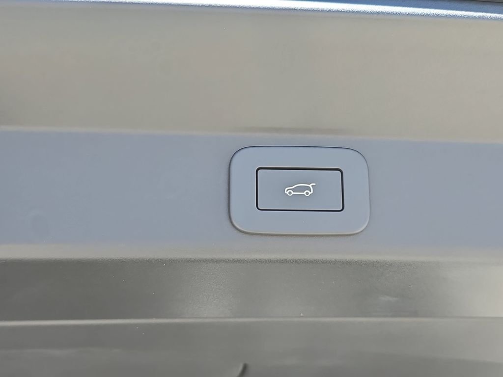 New 2026 Santorini Black Land Rover Dynamic SE image 14