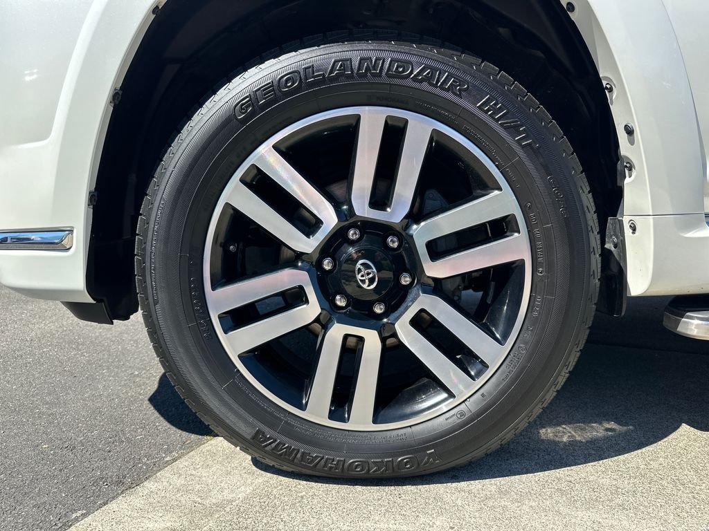 Certified Used 2022 Blizzard Pearl Toyota Limited image 28
