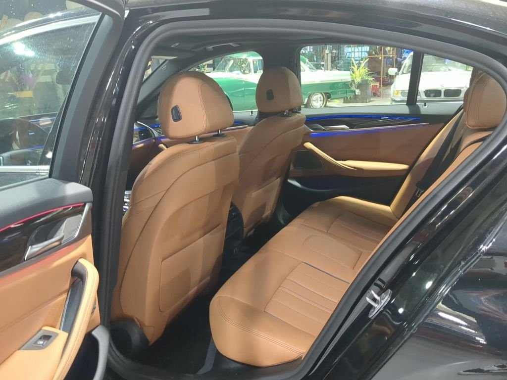 Used 2022 Black BMW 540i xDrive image 12