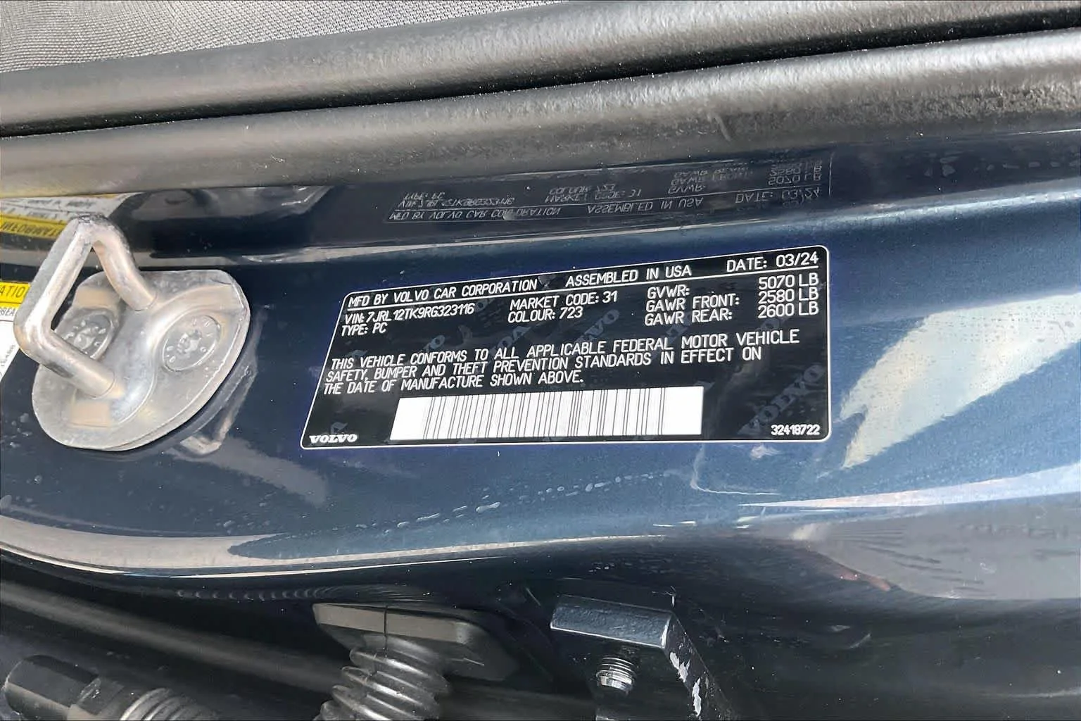 Used 2024  Volvo Core Dark Theme image 33