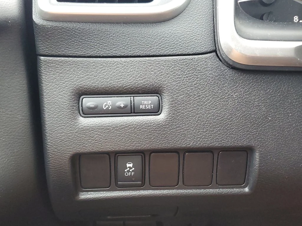 Used 2017 Silver Nissan SV image 24