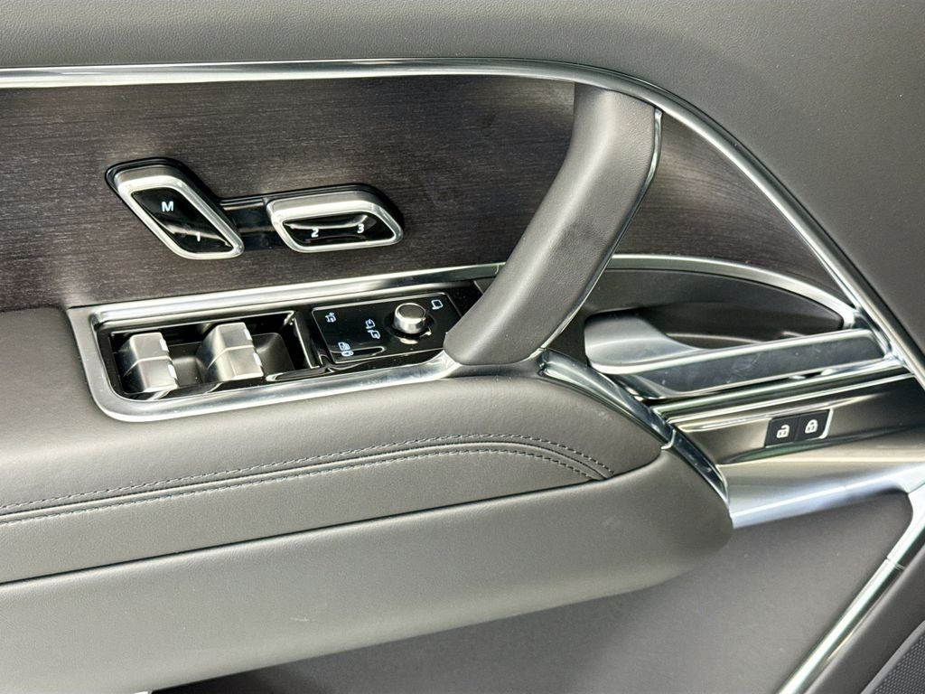 New 2026 Santorini Black Land Rover SE image 22