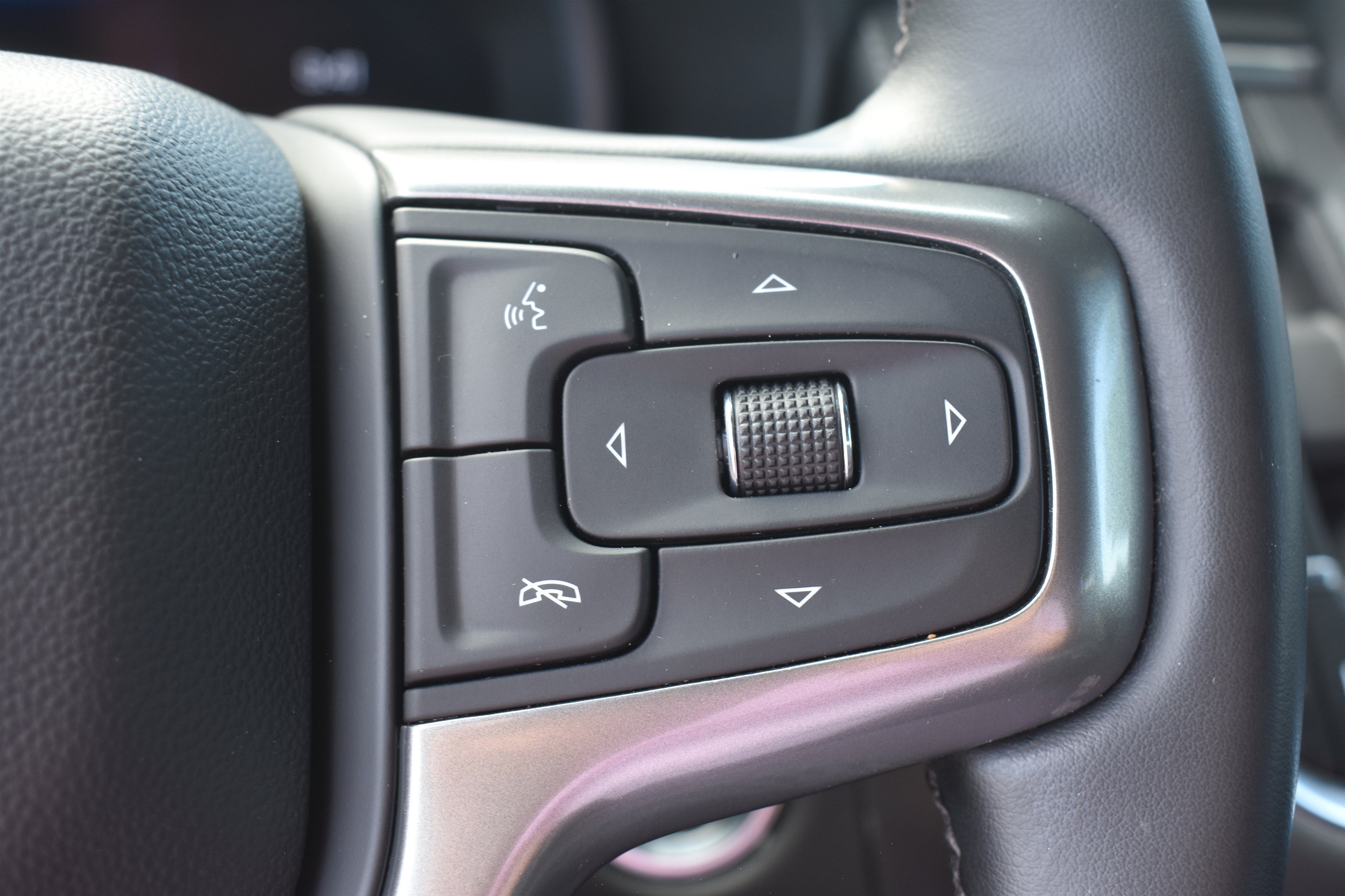 2023 Chevrolet Suburban LT - Photo 22