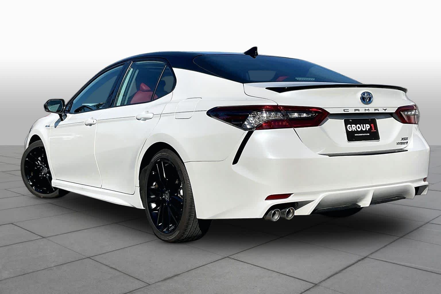 Used 2021 Wind Chill Pearl/Midnight Black Metallic Toyota Hybrid XSE image 11