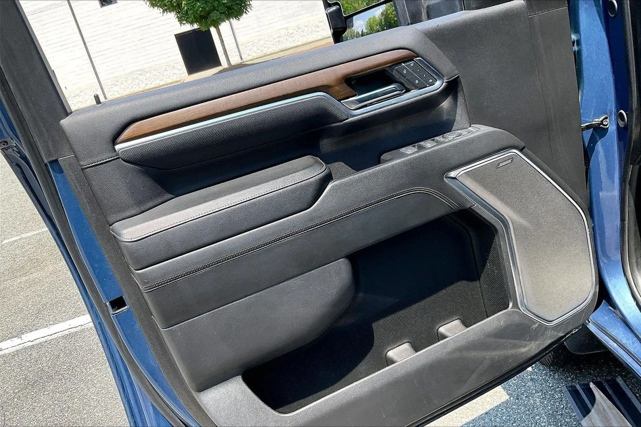 Used 2024 Blue Chevrolet High Country image 28
