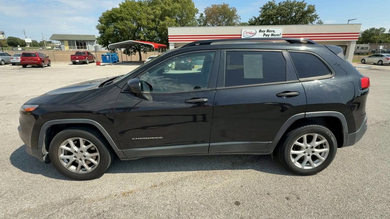 2016 Jeep Cherokee Sport photo 4