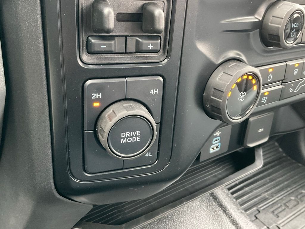 2024 Ford F-350 Super Duty Chassis Cab XL - Photo 17