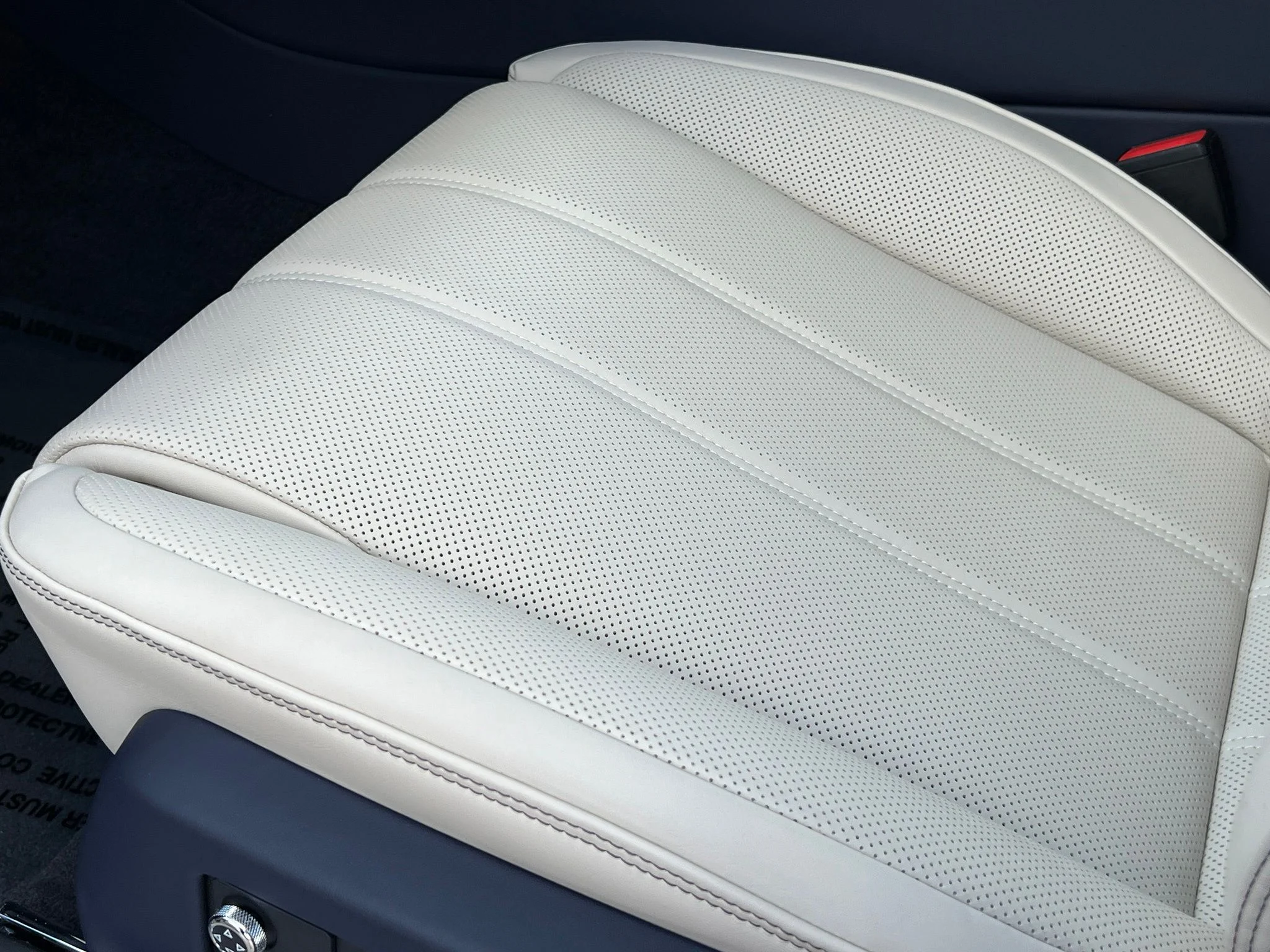 New 2026 White Bentley  image 35