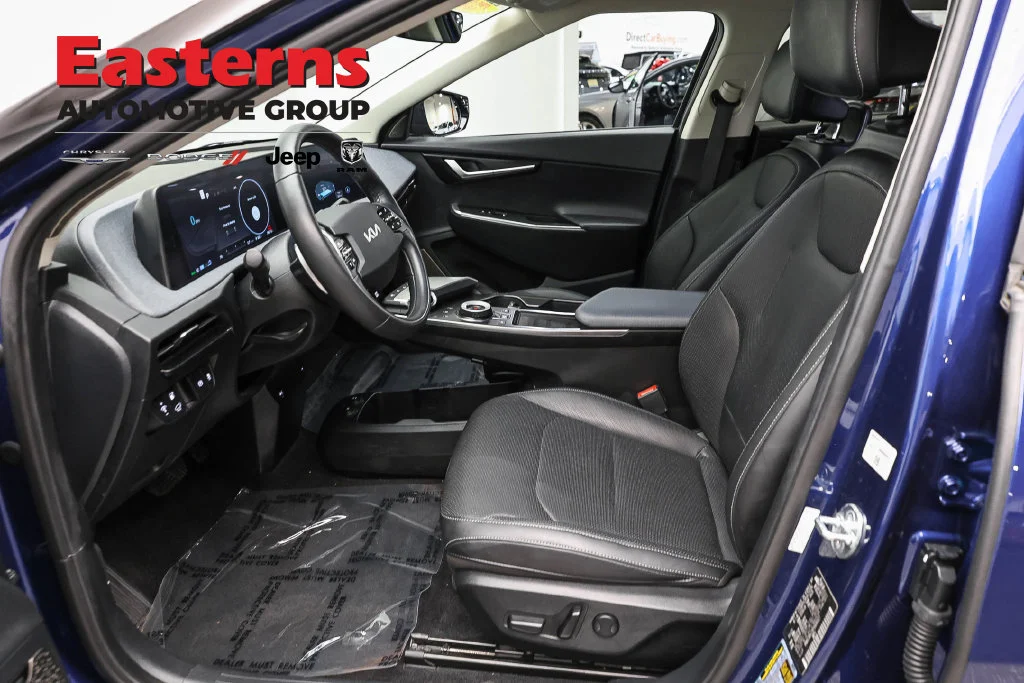 Used 2023 Blue Kia Wind image 15