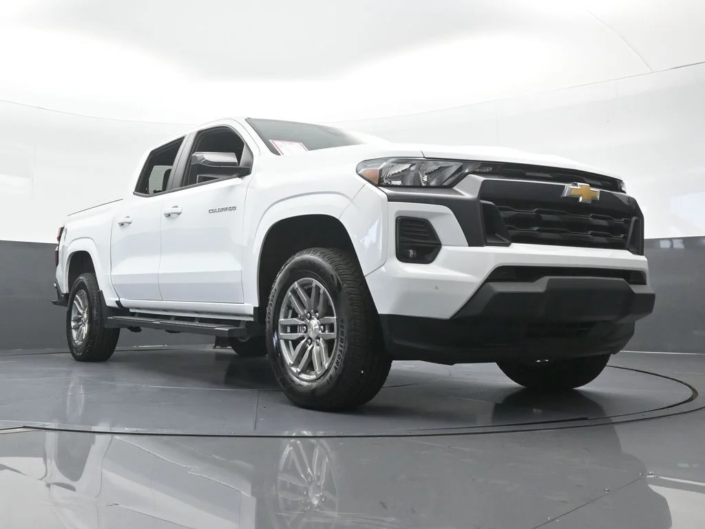 Used 2023 Summit White Chevrolet LT image 57