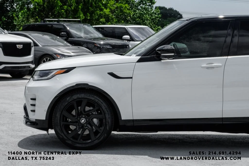 Used 2025 White Land Rover Dynamic SE image 9