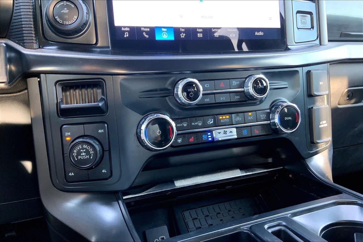 Used 2025 Agate Black Metallic Ford LARIAT image 32