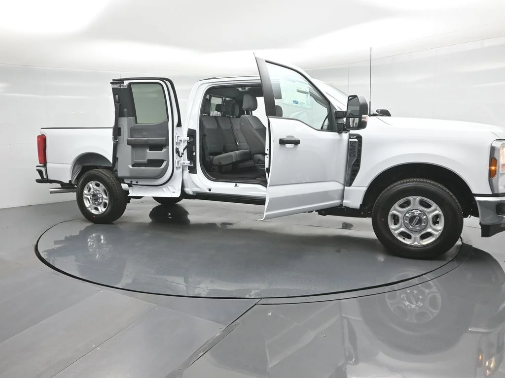 New 2026 Oxford White Ford XLT image 29